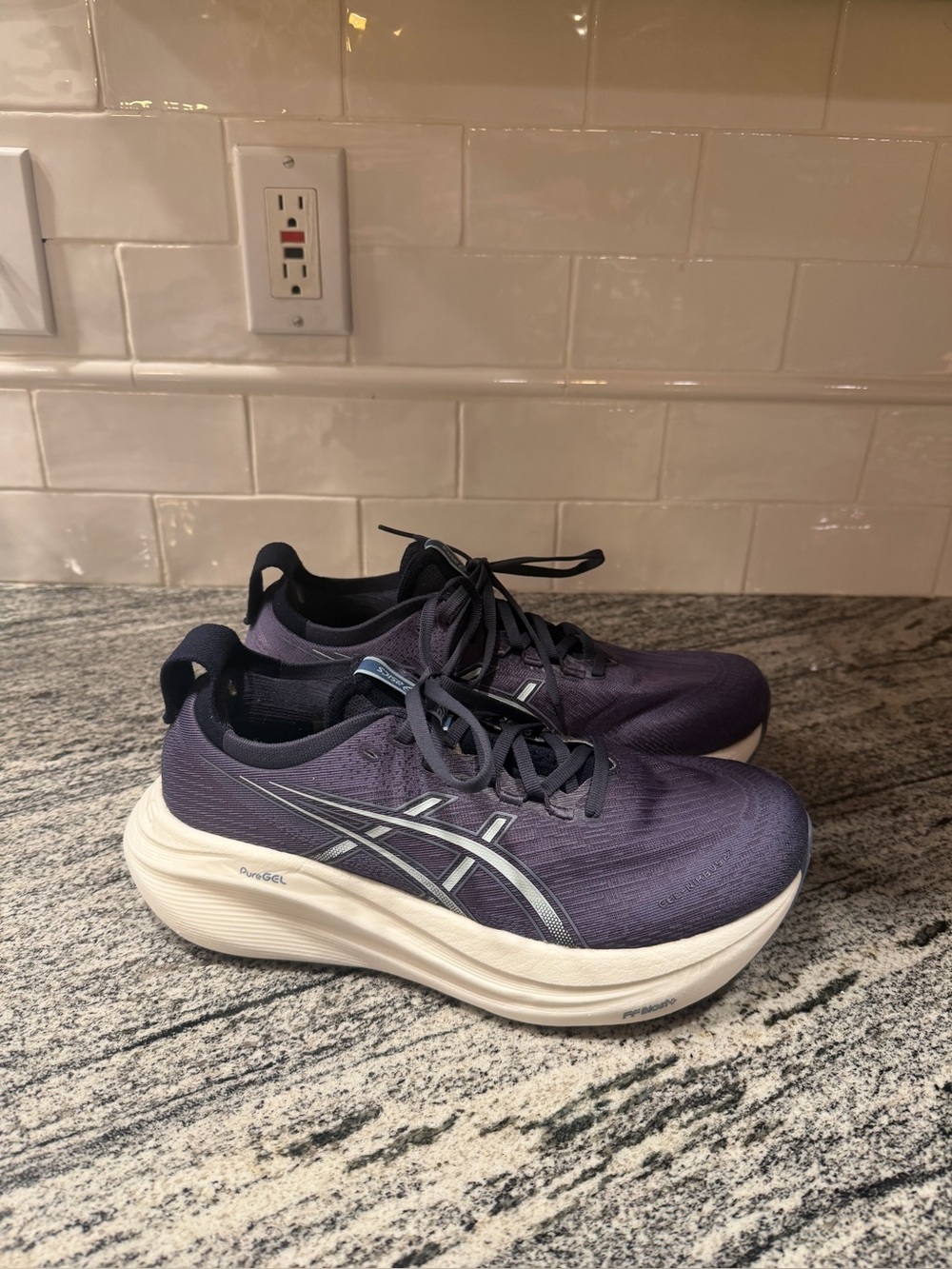 Women’s Asics Nimbus 27 Size 9